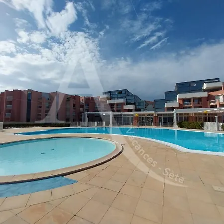 Vue Parking Piscine Tennis Apartment *