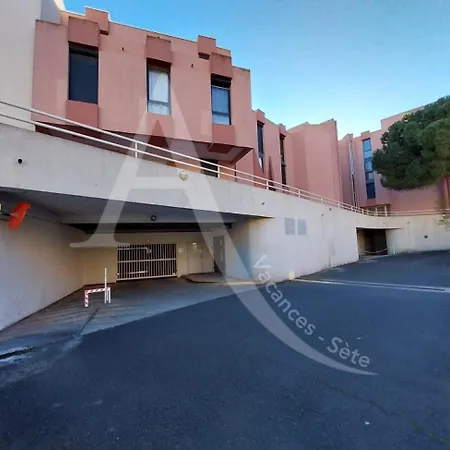 Vue Parking Piscine Tennis Apartment